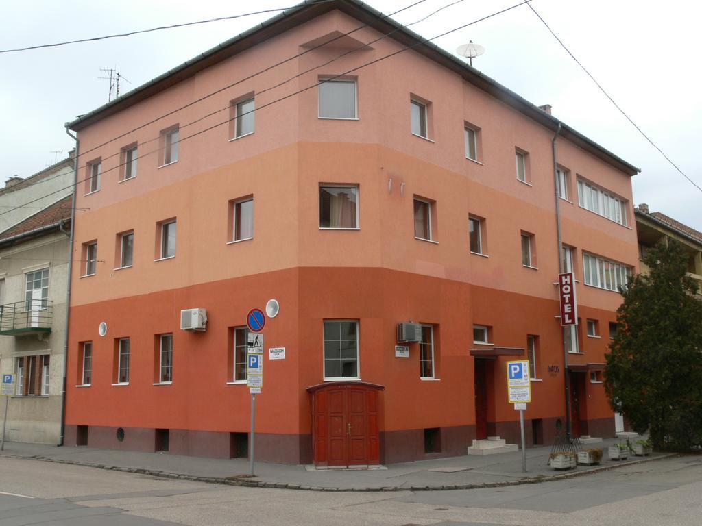 Hotel Centrum Szeged Exteriör bild
